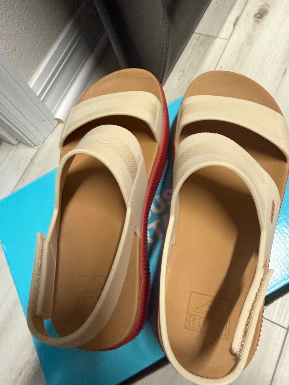 Reef Women’s High Water Vista Firecracker Sandals - Picture 4 of 5